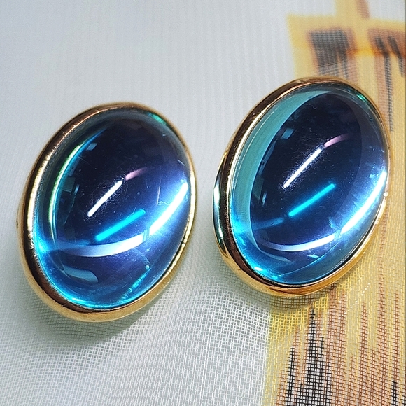 Vintage Trifari Jelly Blue Clip On Earrings